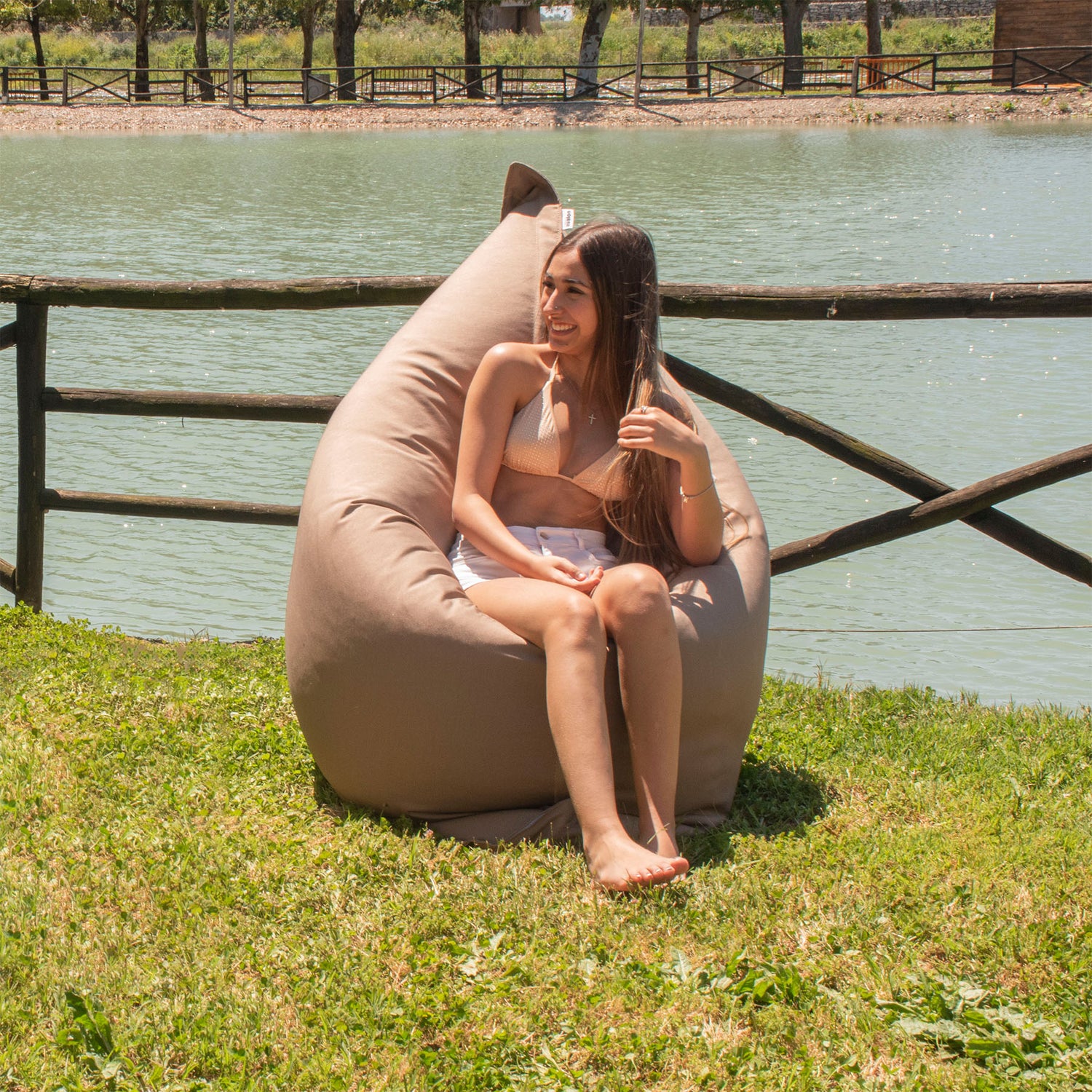 Trasforma il tuo relax con il pouf cuscino versatile!